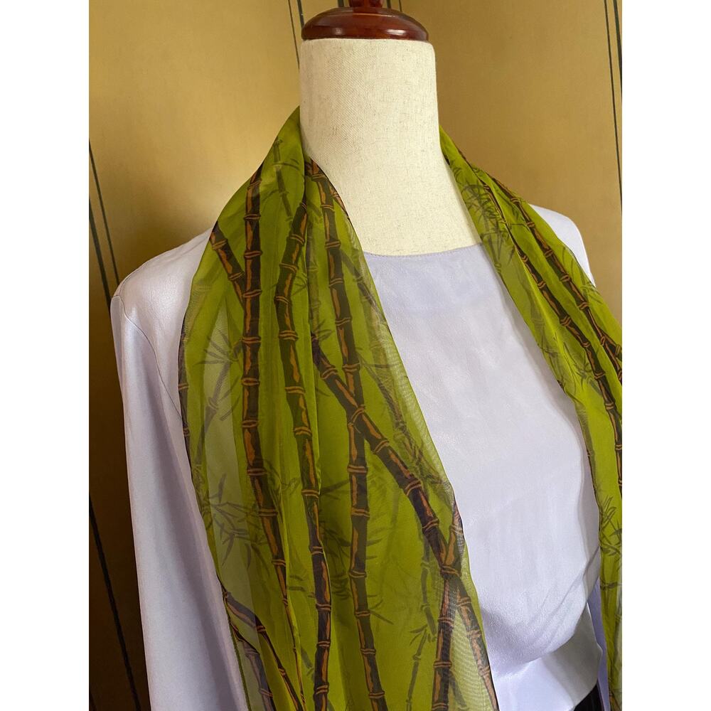 Vintage scarf in green with bamboo print